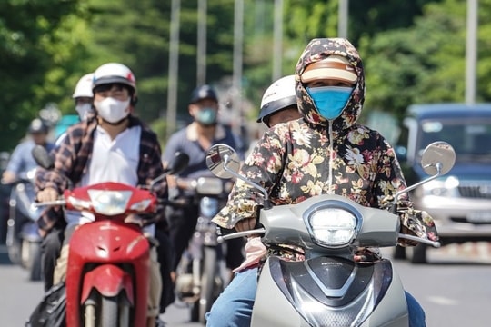 Hà Nội ngày nắng, chiều tối và đêm có mưa rào và dông