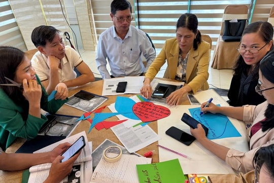 Trang bị cho giáo viên tương lai Khi học thông qua chơi đi vào giảng đường sư phạm...
