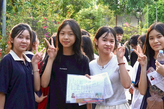 Nữ sinh Nghệ  An thủ khoa toàn quốc khối C00