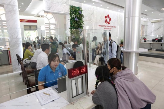Người dân TP Hồ Chí Minh có thể phản ánh tiêu cực tại điểm tiếp nhận hồ sơ hành chính