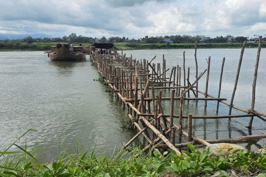 Đà Nẵng Khẩn trương gia cố đập ngăn mặn bị cuốn trôi trên sông Vĩnh Điện