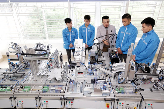 Chú trọng phát triển nguồn nhân lực công nghệ cao