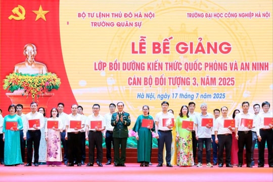 Bế giảng lớp bồi dưỡng kiến thức quốc phòng, an ninh cho đối tượng 3