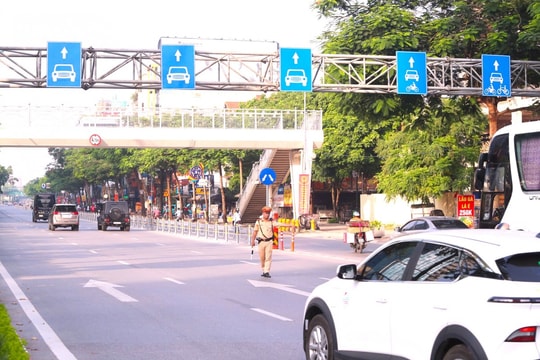 Hà Nội: Cán bộ, công chức, viên chức phải nêu gương chấp hành pháp luật về giao thông