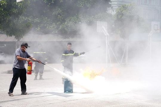 Phường Nghĩa Đô tập huấn phòng cháy, chữa cháy cho người dân