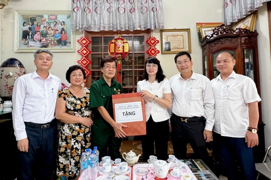 Xã Nam Phù thăm, tặng quà gia đình chính sách, người có công