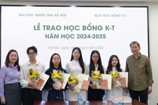 Đại học Quốc gia Hà Nội tăng cường chính sách học bổng Nâng bước tài năng, chắp cánh ước mơ