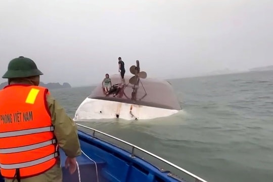 Vụ lật tàu tại Quảng Ninh Thủ tướng yêu cầu khẩn trương tìm kiếm cứu nạn, khắc phục hậu quả