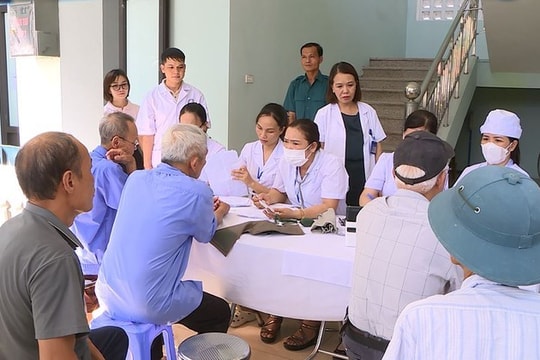 Khám sức khoẻ, cấp thuốc miễn phí cho đối tượng chính sách tại xã Phúc Thọ
