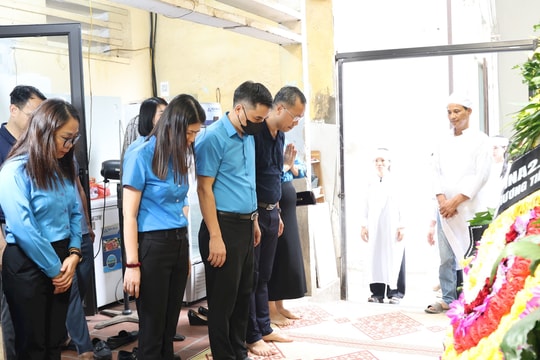 Công đoàn Thủ đô thăm hỏi gia đình đoàn viên thiệt mạng trong vụ lật tàu ở Quảng Ninh