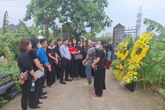 Phường Hoàng Liệt thăm hỏi, động viên gia đình nạn nhân vụ lật tàu ở Quảng Ninh