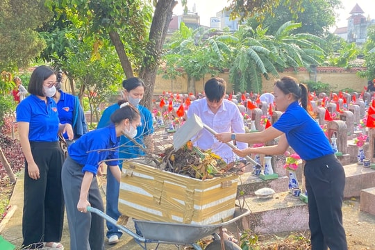 Xã Phù Đổng: Tổng vệ sinh địa bàn; hỗ trợ các hộ dân ảnh hưởng bởi dông lốc
