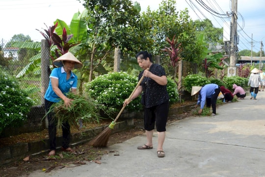Phường Tùng Thiện ra quân “Ngày cuối tuần xanh”