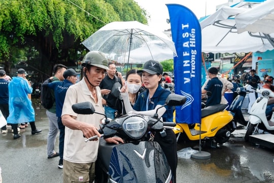“Đổi xăng lấy điện” nóng tại TP HCM Khách hàng mạnh tay chốt đơn vì xe xịn, mua dễ, chi phí sử dụng “rẻ như cho”