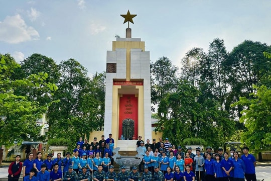 Phường Bồ Đề Ra quân dọn dẹp vệ sinh môi trường, tri ân Anh hùng liệt sĩ