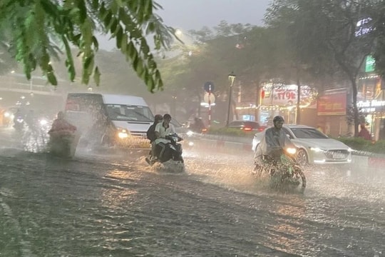 Cảnh báo dông lốc khu vực phía Nam thành phố Hà Nội chiều tối ngày 20/7