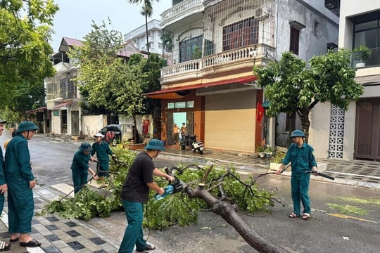 Phường Phú Thượng chủ động triển khai các biện pháp phòng chống bão lụt