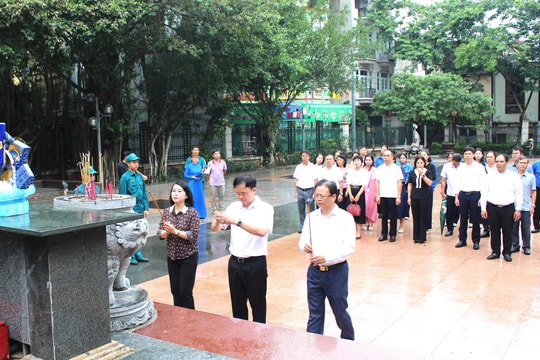 Phường Vĩnh Tuy tổ chức dâng hương nhân kỷ niệm 78 năm Ngày Thương binh - Liệt sĩ