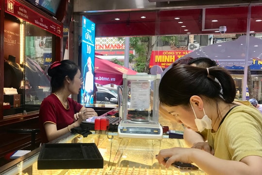 Đầu tuần, giá vàng tăng 200.000 đồng mỗi lượng