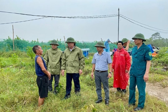 Lãnh đạo xã Ô Diên kiểm tra công tác phòng, chống bão số 3