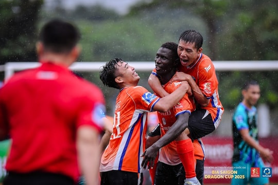 Vòng 2 VCK Giải bóng đá 7 người vô địch quốc gia Bia Saigon Dragon Cup 2025 SHB chắc suất vé đi tiếp, bỏ ngỏ tấm vé tiếp theo...