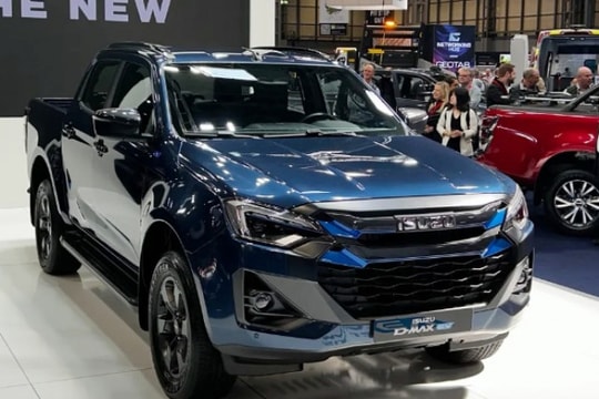 Isuzu D-Max EV mở đặt cọc: Giá từ 2,1 tỷ VNĐ