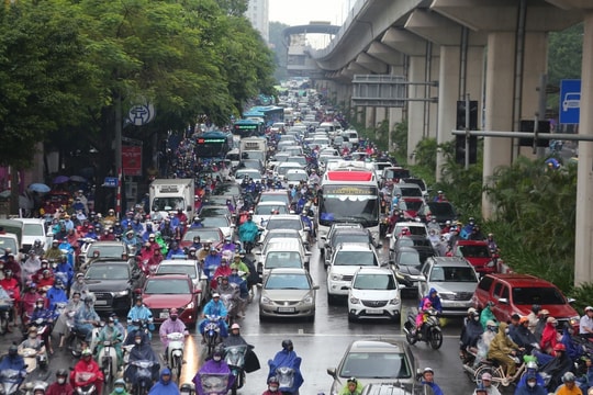 Ứng phó bão số 3:  Xe buýt, tàu điện linh hoạt điều chỉnh thời gian hoạt động hoặc tạm dừng