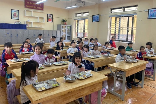 Phụ huynh Hà Nội phấn khởi với chính sách miễn học phí, hỗ trợ bữa trưa