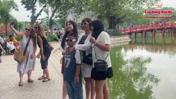 Hà Nội trong mắt những "lữ khách đường xa"