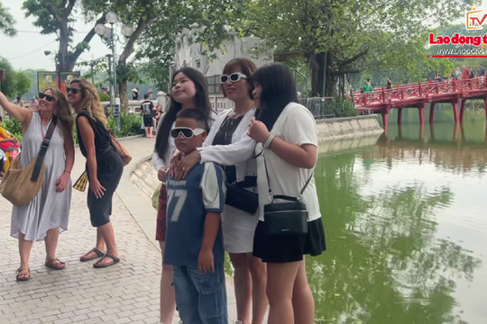 Hà Nội trong mắt những "lữ khách đường xa"