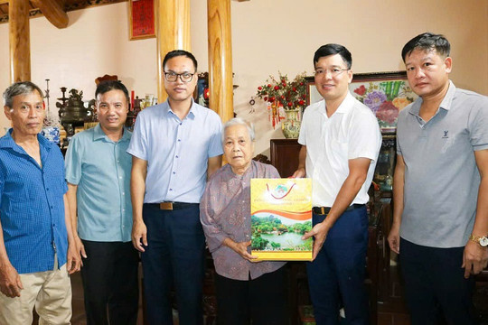 Lãnh đạo xã Quốc Oai thăm hỏi, động viên gia đình chính sách nhân kỷ niệm 78 năm Ngày Thương binh – Liệt sĩ