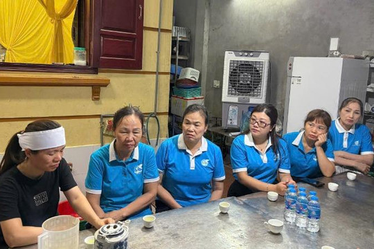 Hội LHPN xã Đại Thanh thăm viếng, hỗ trợ nạn nhân vụ đắm tàu tại Quảng Ninh