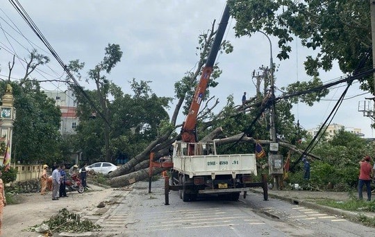 UBND xã Thanh Trì ứng trực 24/24h để phòng, chống bão số 3