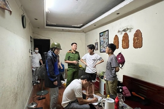 Phường Giảng Võ vận động người dân di dời khỏi khu vực nguy hiểm