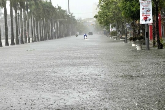 Bão số 3 gây mưa lớn tại Ninh Bình và Thanh Hóa, nhiều tuyến đường ngập sâu