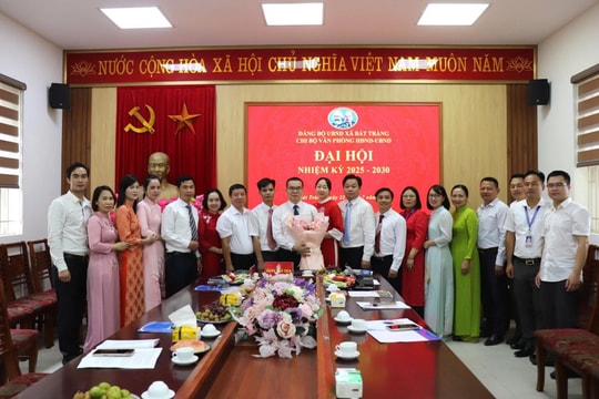 Đại hội các chi bộ trực thuộc Đảng bộ UBND xã Bát Tràng