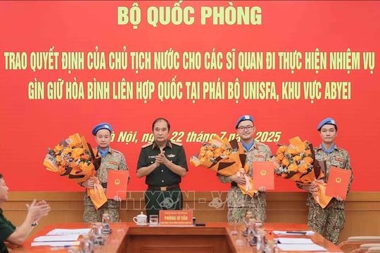 Trao quyết định của Chủ tịch nước cho 3 sĩ quan Quân đội đi gìn giữ hòa bình tại Abyei