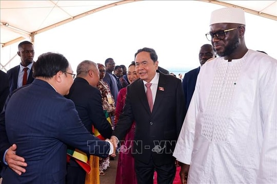 Chủ tịch Quốc hội Trần Thanh Mẫn và Phu nhân bắt đầu thăm chính thức Senegal