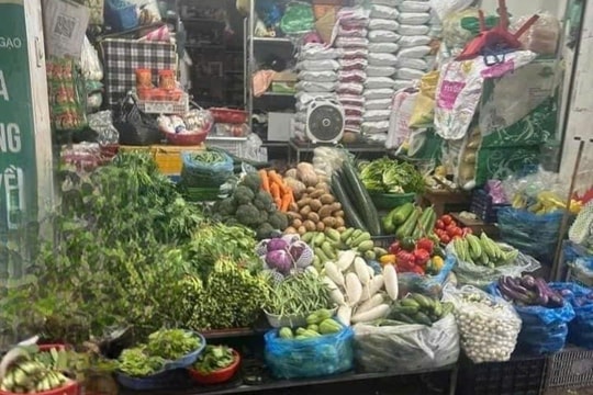 Đảm bảo nguồn cung hàng hóa, xử lý nghiêm hành vi găm hàng, thổi giá trong mưa bão