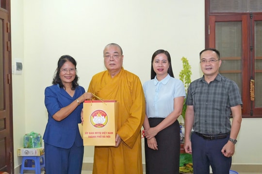 Uỷ ban Mặt trận Tổ quốc Việt Nam TP Hà Nội Thăm, tặng quà các chức sắc tôn giáo là thân nhân liệt sĩ