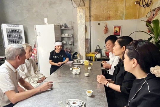 Lãnh đạo MTTQ TP Hà Nội Thăm hỏi, chia sẻ mất mát với gia đình nạn nhân vụ lật tàu