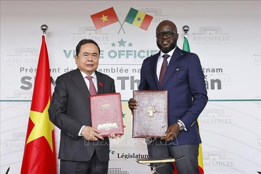 Chủ tịch Quốc hội Trần Thanh Mẫn và Chủ tịch Quốc hội Senegal ký kết Thỏa thuận hợp tác