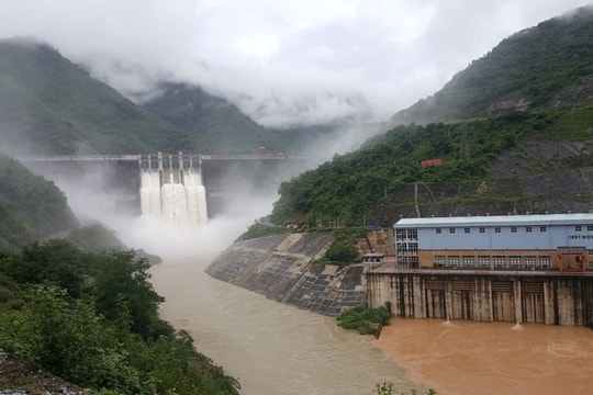 Lưu lượng hồ thủy điện Bản Vẽ gần đạt đỉnh, tỉnh Nghệ An chỉ đạo khẩn