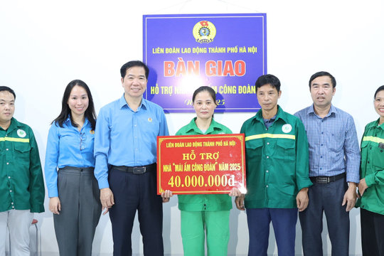 LĐLĐ thành phố Hà Nội trao “Mái ấm Công đoàn” cho công nhân môi trường