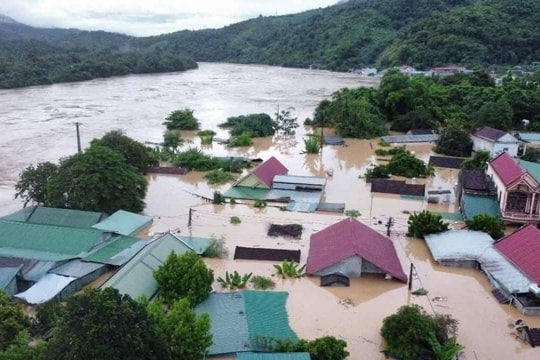 Quân đội sẵn sàng bay cứu hộ, ứng phó khẩn cấp với mưa lũ tại Nghệ An