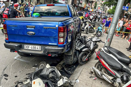 Công an Hà Nội thông tin vụ xe bán tải gây tai nạn liên hoàn tại phố Khâm Thiên