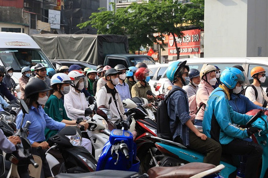 Hà Nội xây dựng lộ trình cấm xe chạy xăng, dầu: Hướng tới giáo thông xanh, bền vững