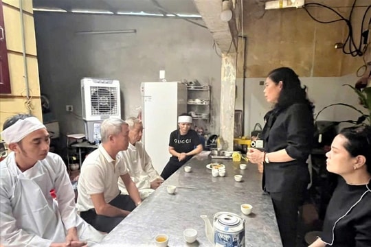 MTTQ Việt Nam TP Hà Nội thăm hỏi gia đình nạn nhân trong vụ lật tàu trên vịnh Hạ Long