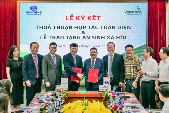 Vietcombank và Bệnh viện K ký kết hợp tác toàn diện, trao tặng 100 máy tính bảng trị giá 1 tỷ đồng phục vụ chuyển đổi số