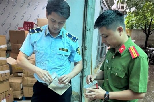 Quản lý thị trường Hà Nội thu giữ 15.000 mặt nạ dưỡng da nghi nhập lậu